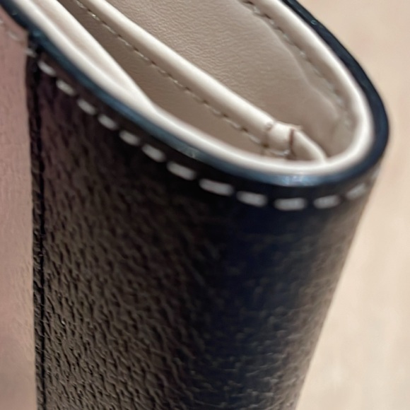 KATE SPADE NWOT WALLET - Picture 17 of 17